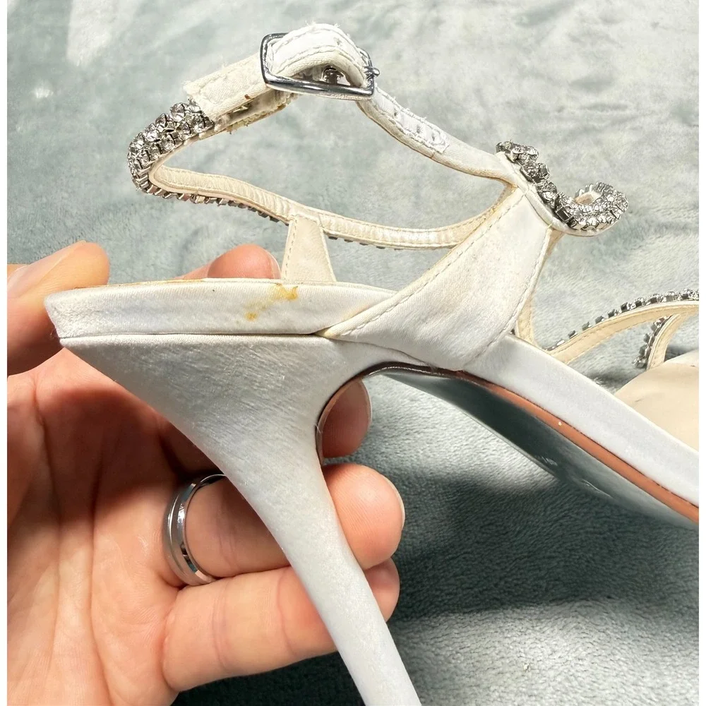 E Live From The Red Carpet Wallis Womens 6.5 White Satin Rhinestone Sandals